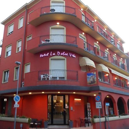 Hotel La Dolce Vita Rimini Bagian luar foto