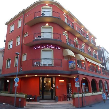 Hotel La Dolce Vita Rimini Bagian luar foto