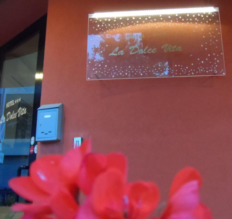 Hotel La Dolce Vita Rimini Bagian luar foto