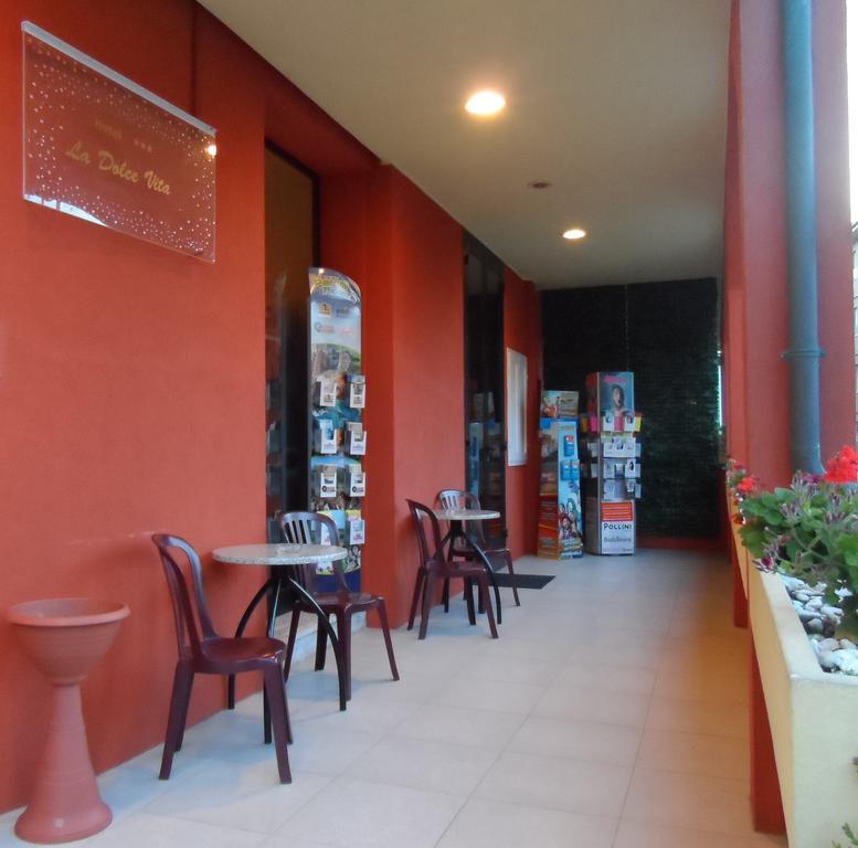 Hotel La Dolce Vita Rimini Bagian luar foto