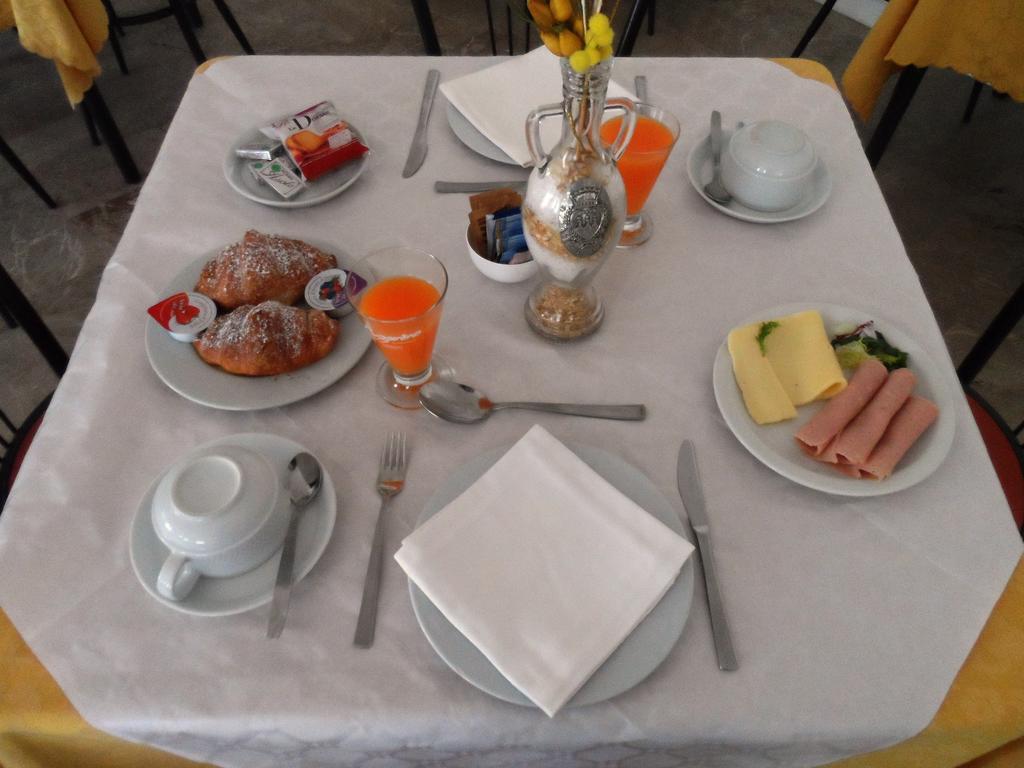 Hotel La Dolce Vita Rimini Bagian luar foto