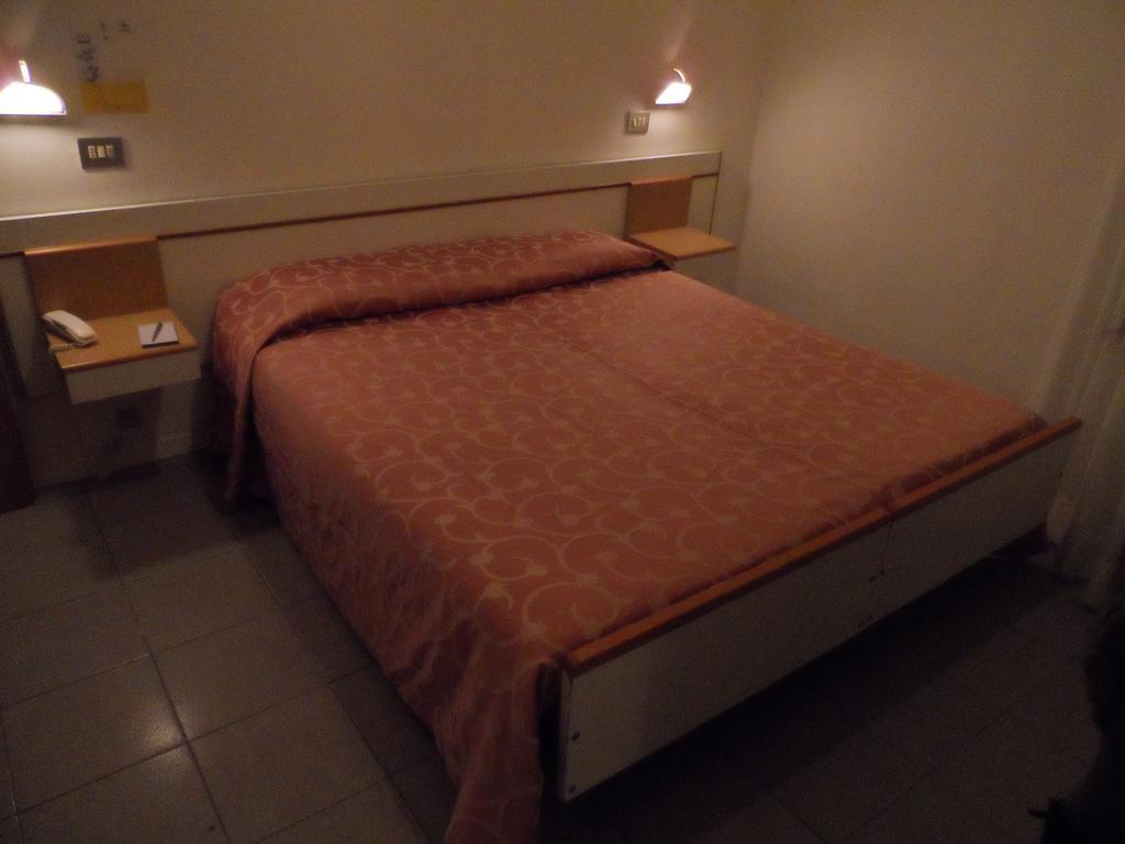 Hotel La Dolce Vita Rimini Bagian luar foto