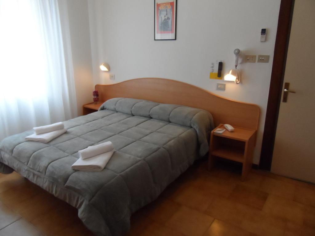 Hotel La Dolce Vita Rimini Bagian luar foto
