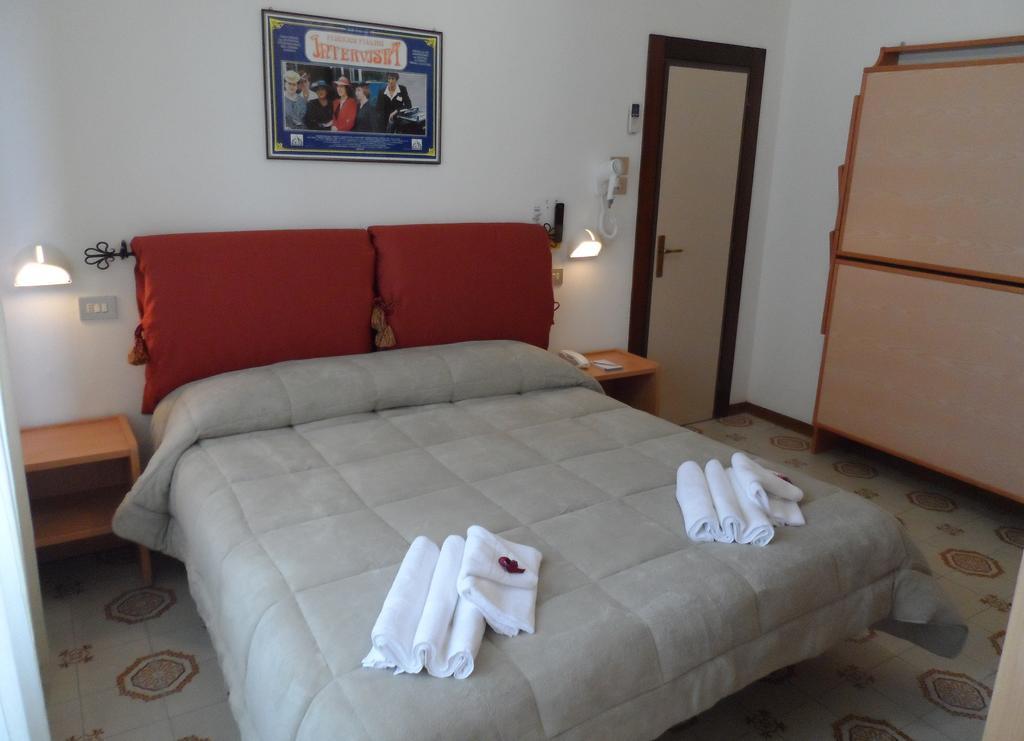 Hotel La Dolce Vita Rimini Bagian luar foto