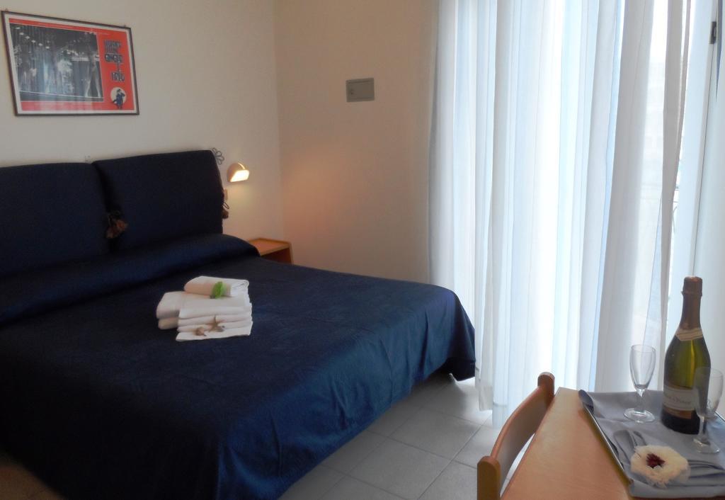 Hotel La Dolce Vita Rimini Bagian luar foto