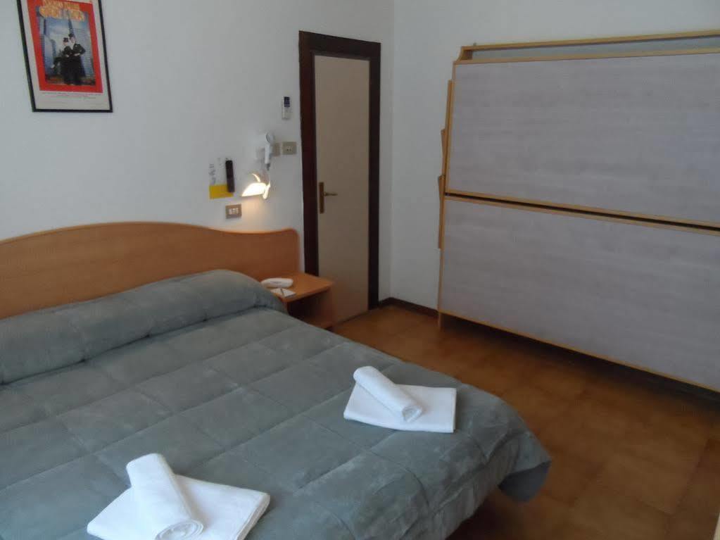 Hotel La Dolce Vita Rimini Bagian luar foto